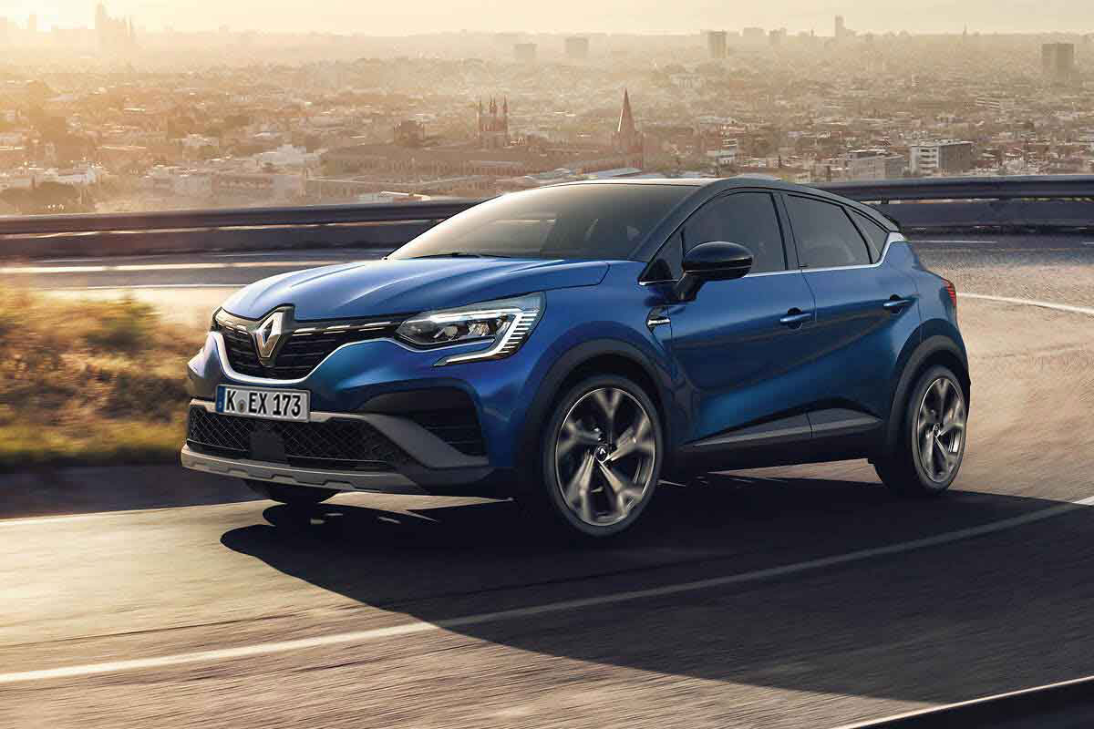 Captur Auto fährt um die Kurve.