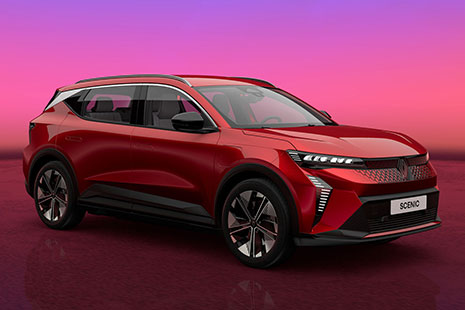 zu sehen ist ein roter Renault Scenic E-Tech