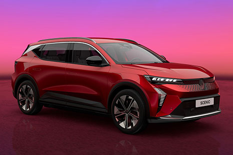 zu sehen ist ein roter Renault Scenic E-Tech