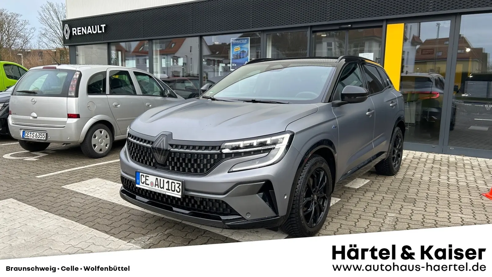 zu sehen ist ein silberner Renault Austral 