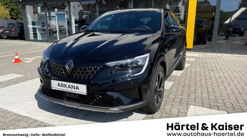 zu sehen ist ein schwarzer Renault Arkana
