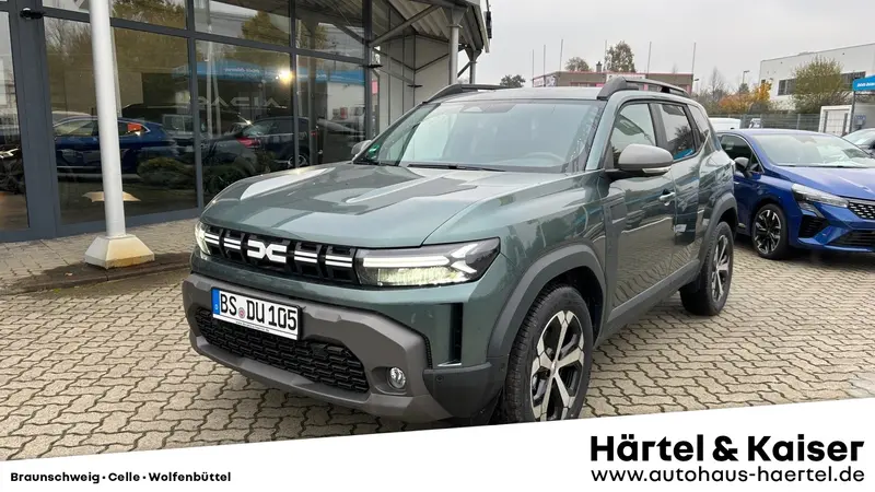 zu sehen ist ein grüner Dacia Duster