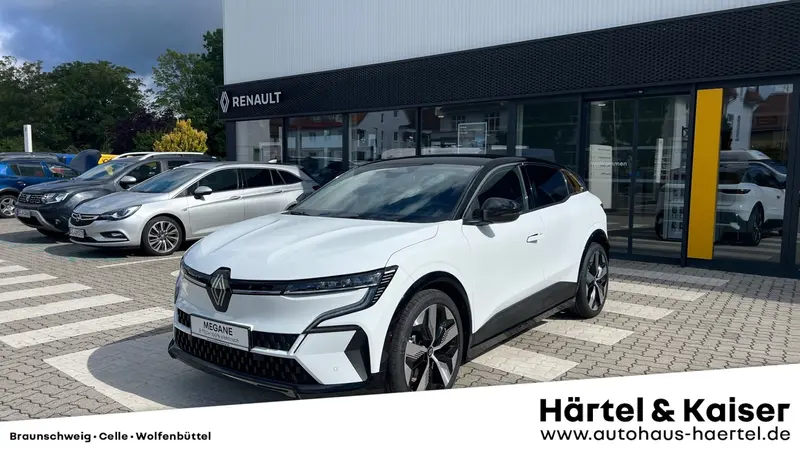 zu sehen ist ein weißer Renault Megane